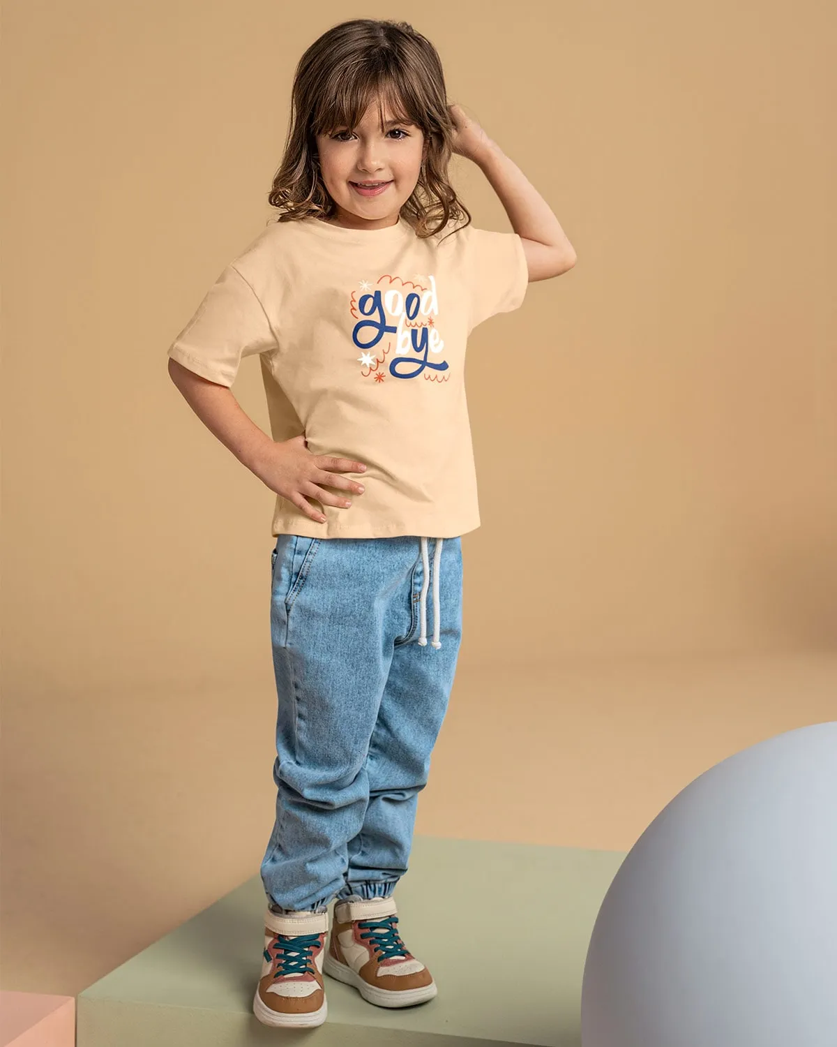 Pantalón tipo jogger con cordón para ajustar en cintura